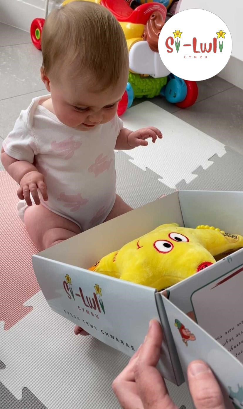 Baby opening Seren Swynol Welsh toy by Silwli Cymru.